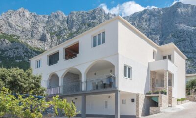 Apartments Nikola in Makarska